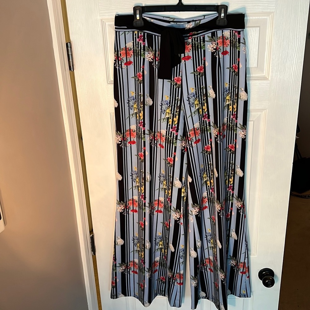 3/$25 Floral high waist, wide leg pants